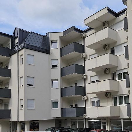 Adav Luxus Apartment Visoko Luaran gambar